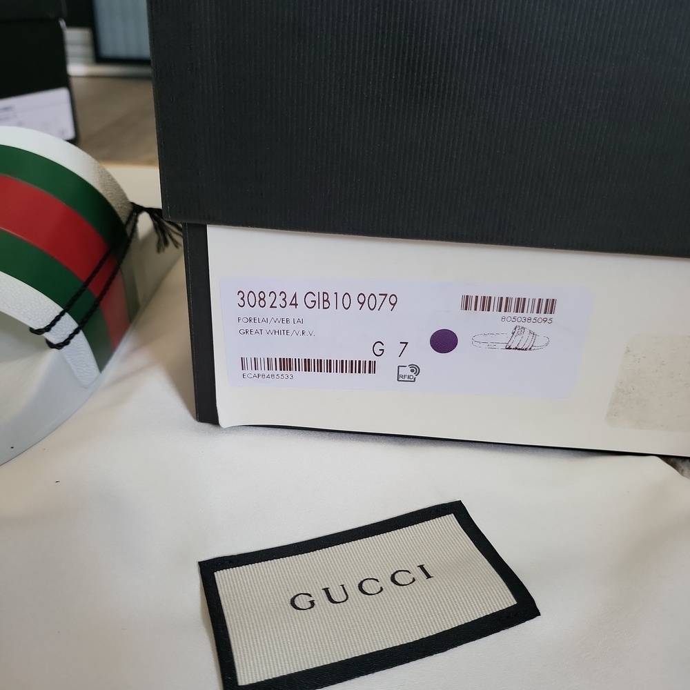 Gucci White, Green, and Red Sandals - Picture 8 of 8